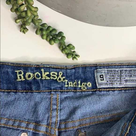 Rocks & Indigo Denim Juniors 9 Embroidered Shorts - Picture 5 of 7